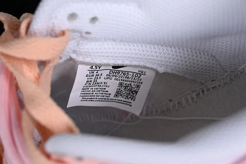 All categories Nk SB Dunk series Nk SB Dunk Low low-top sneakers Nk Dunk Low Sanshi Laboratory Dopamine Foundation Hug Bear SB strap low-top casual sneakers DH9765-102